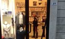 Alessandria, raid notturno di ladri in due negozi del centro