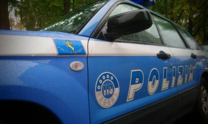 Torino, aggredisce passante con spranga, Polizia lo arresta per tentata rapina