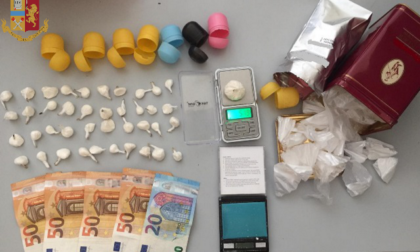 Droga nascosta in ovetti cioccolata e materassi: 4 arresti