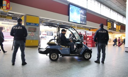 Torino: minacce con coltello, arrestata senzatetto