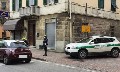 Serravalle Scrivia: ubriaco e senza patente va a sbattere contro auto in sosta