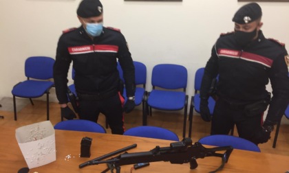Torino: aggredisce condomina con fucile da soft-air elettrico, arrestato