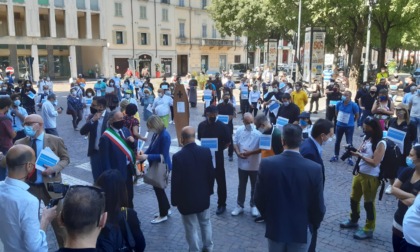 Commercianti alessandrini in piazza al grido di #nonvabeneperniente