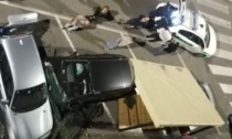 Asti, auto finisce contro dehor e danneggia 4 vetture