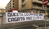 Torino: striscione di residenti e commercianti contro la nuova ciclabile di via Nizza