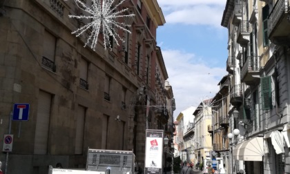 Alessandria: in corso l'allestimento delle luminarie natalizie