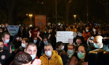 Alessandria: manifestazione non autorizzata in piazza Libertà contro il nuovo dpcm