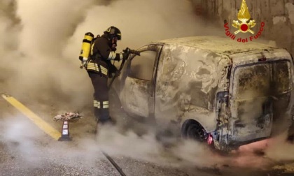 Incendio in galleria sulla A12: nessun ferito