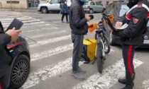 Torino: rider picchiato e derubato dai clienti, arrestati due giovani