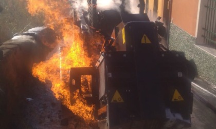 Genova: macchina taglia tubo del gas e scoppia incendio, intervengono i Vigili del Fuoco