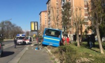 Torino, autobus Gtt esce di strada, nessuna vittima