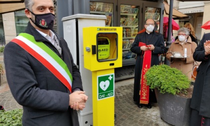 Tortona, inaugurato primo defibrillatore in piazza Duomo