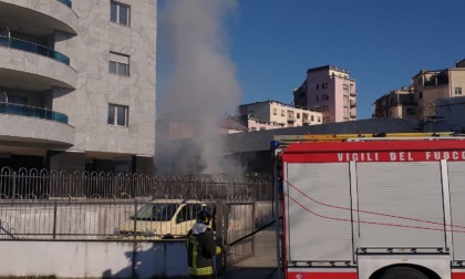 Novi Ligure: prendono fuoco cartoni fuori dal supermercato Gulliver