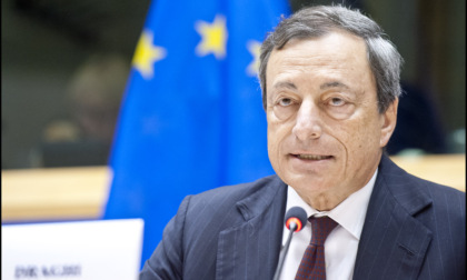 Caro energia, Draghi: "Taglio accise benzina a 25 centesimi al litro fino a fine aprile"