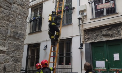 Genova, incendio in un'abitazione del centro storico: ustioni per l'anziano occupante