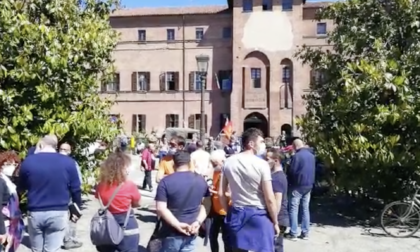 Cerutti: i lavoratori in presidio davanti al tribunale di Vercelli