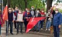 Alessandria: pensionati in piazza davanti alla Prefettura