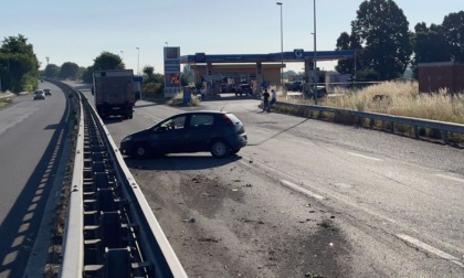 Incidente tra un camioncino e un'auto in tangenziale ad Alessandria