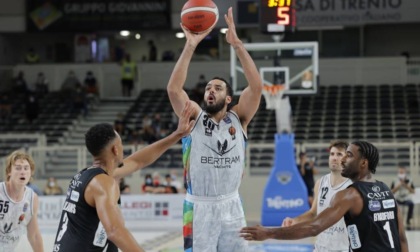 Derthona Basket, sconfitta a testa alta contro la Virtus Bologna in Supercoppa