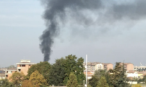 Alessandria: rogo di cassonetti in via Einaudi, intervengono i Vigili del Fuoco