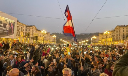 Torino: piazza Vittorio gremita per la manifestazione contro il green pass