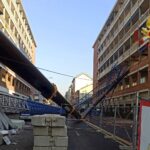 Torino, cade una gru su palazzo in via Genova, tre morti e diversi feriti