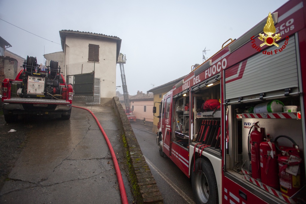 Montecastello, casa in fiamme dopo esplosione di bombola a gas