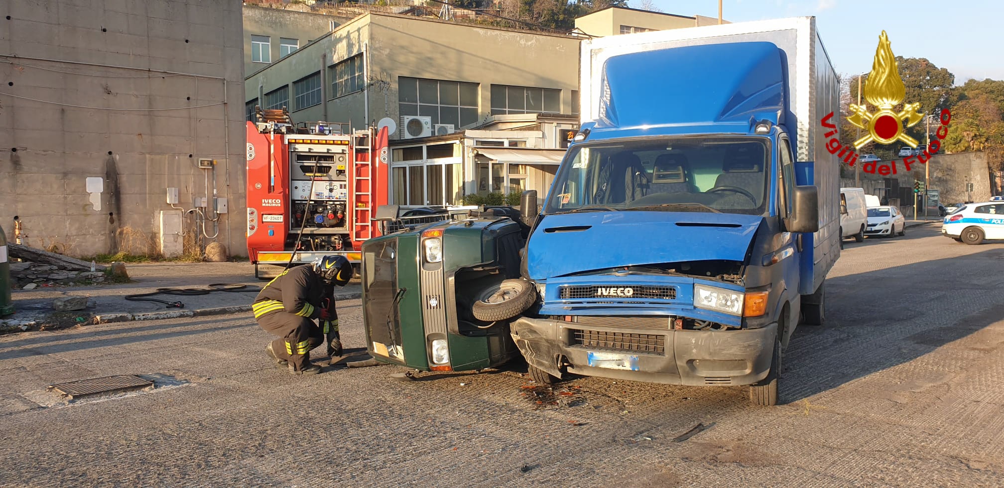 Genova: incidente tra due mezzi in corso Perrone, l'intervento dei Vigili del Fuoco