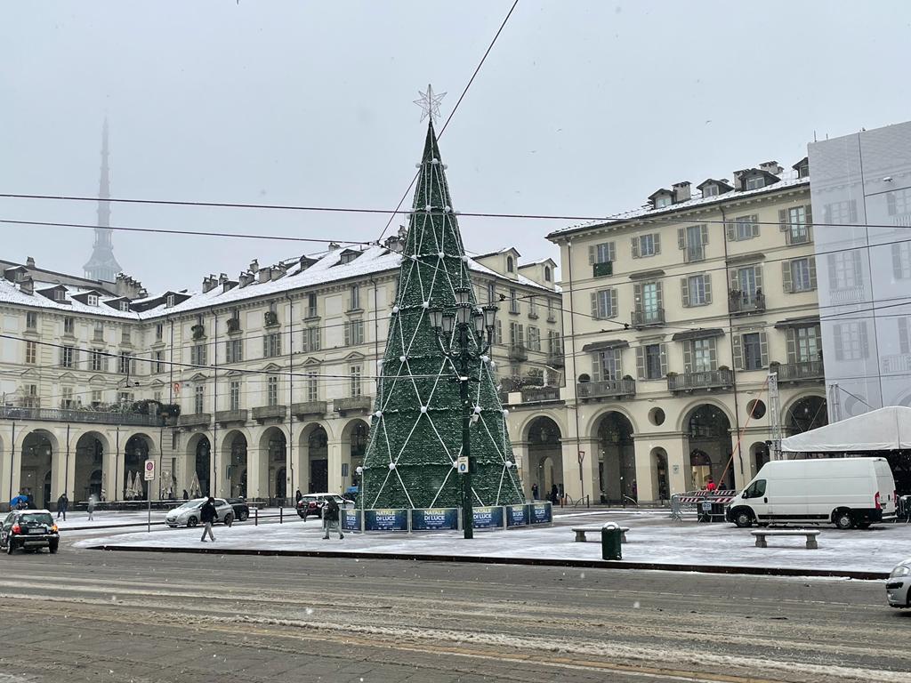 Neve a Torino: al lavoro le squadre e i mezzi meccanici della Città metropolitana