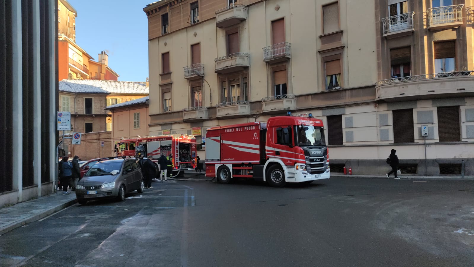 Alessandria, incendio in un'abitazione in via Modena, una vittima