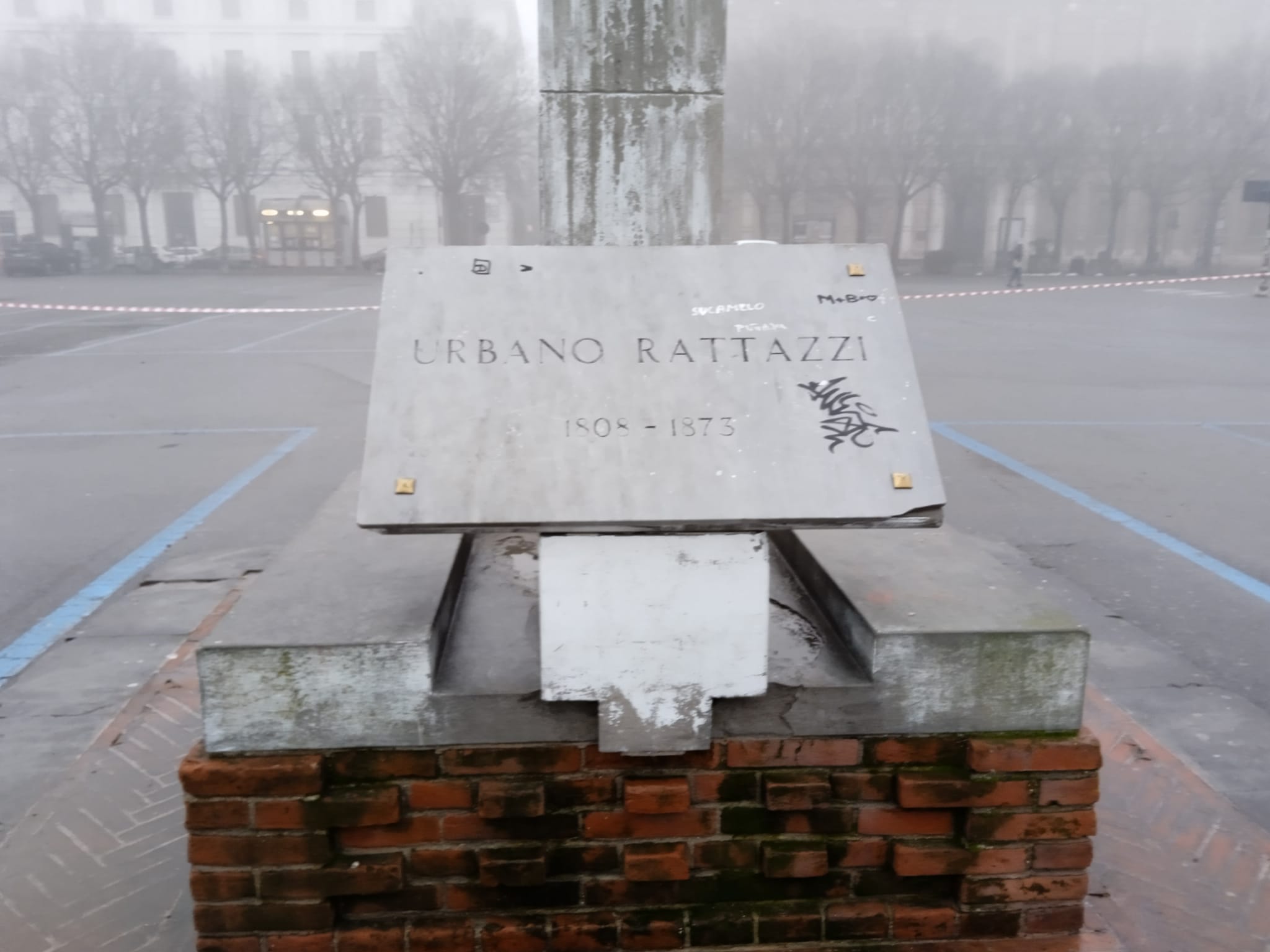 Alessandria: ripulita la statua di Urbano Rattazzi in piazza della Libertà