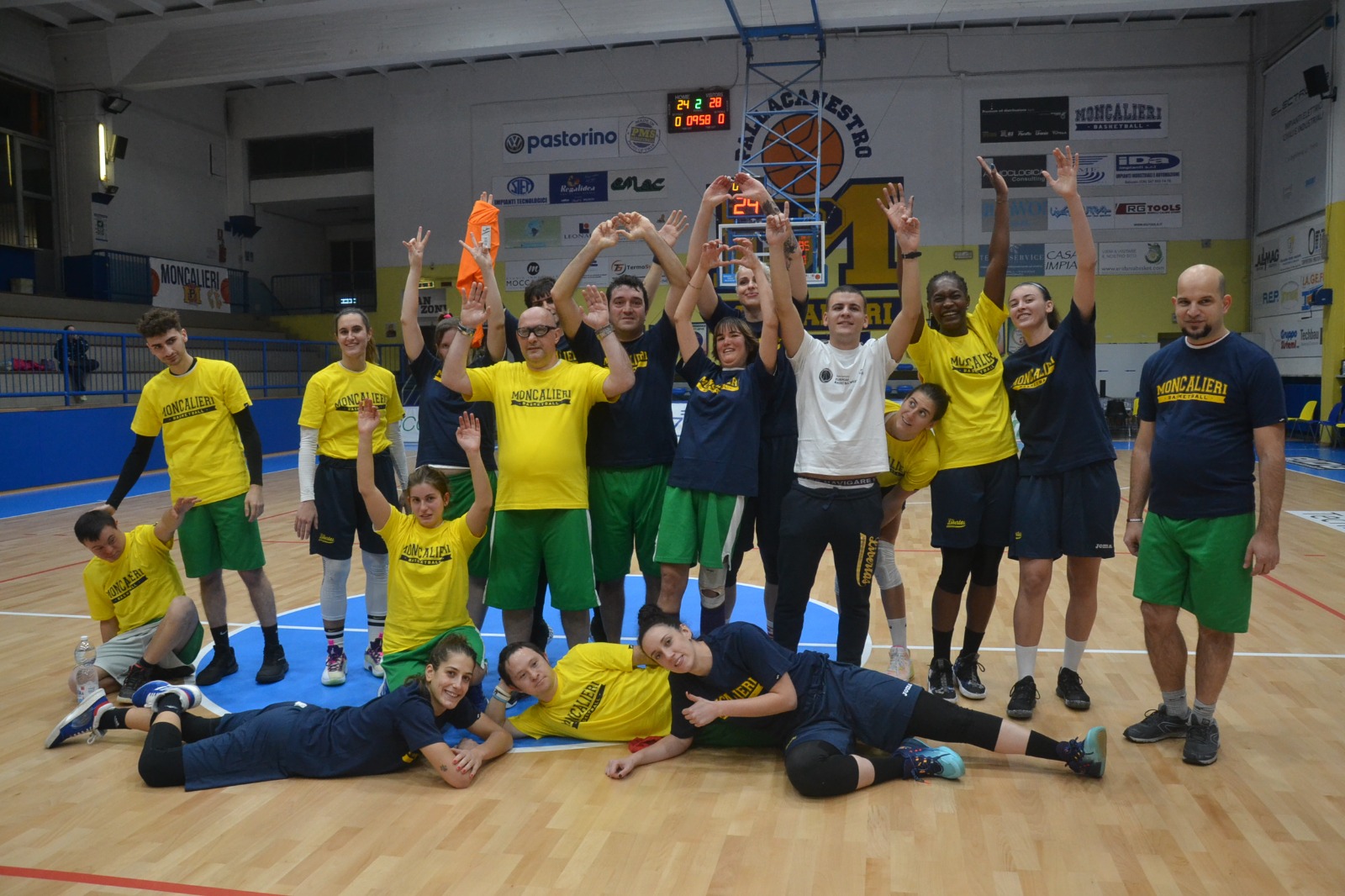Basket: Akronos Libertas Moncalieri insieme con l'associazione Pandha