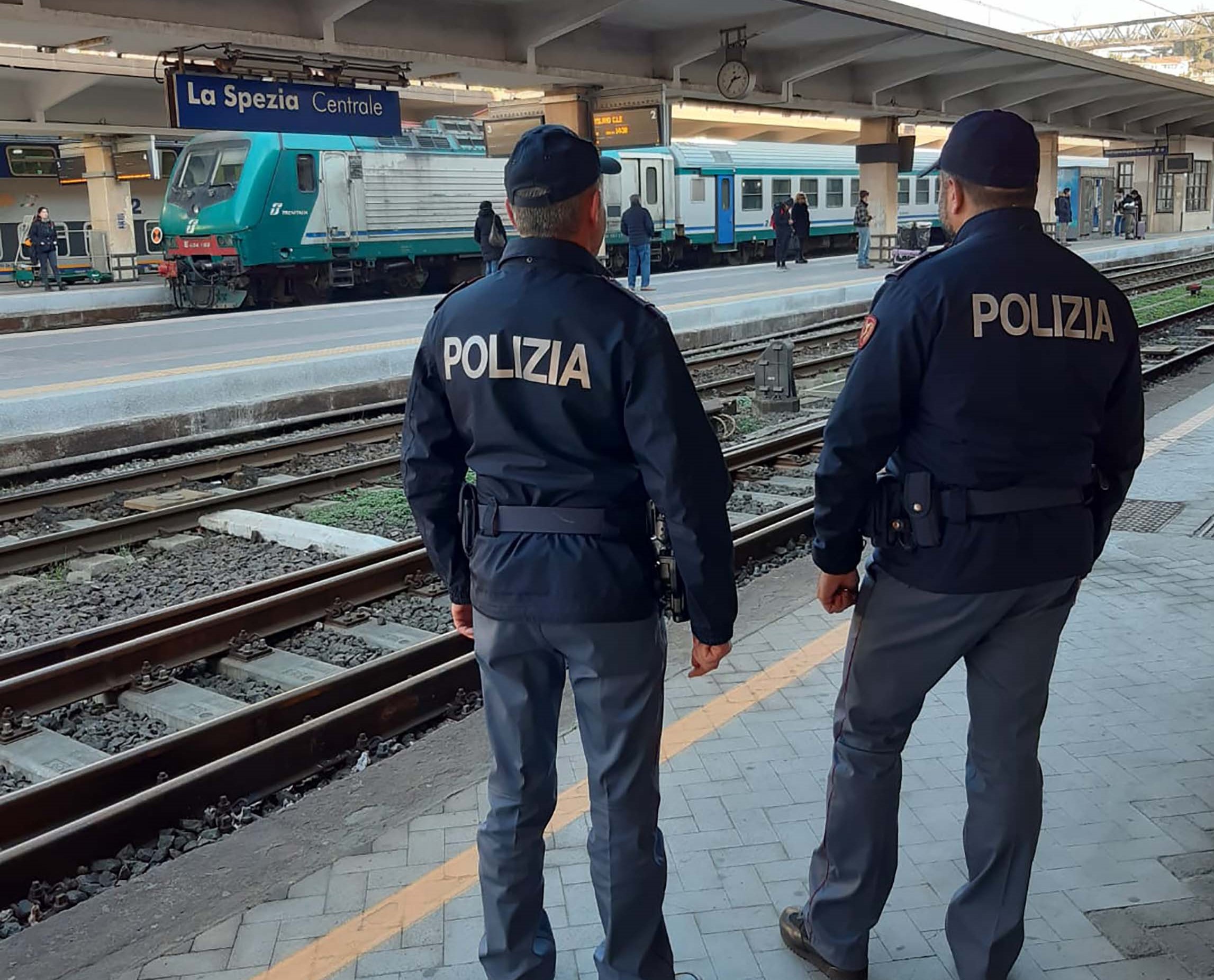 Polfer Liguria, intensificati controlli durante le festività: 2 arresti e 16 denunce