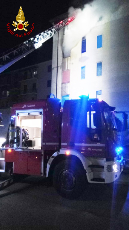 Appartamento in fiamme ad Acqui Terme: evacuata parte del palazzo