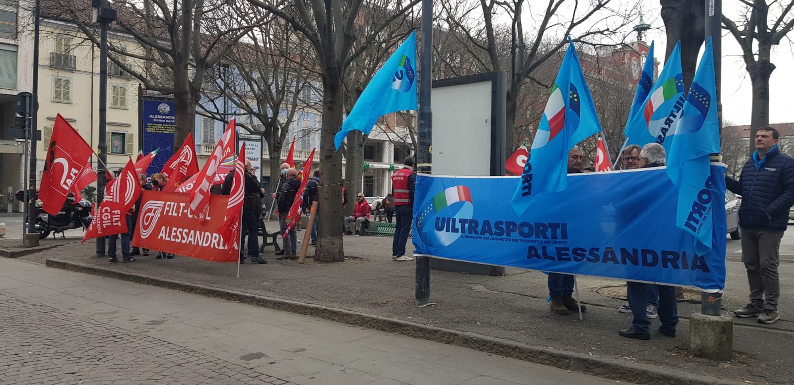 Sciopero degli autisti Stp di Alessandria: presidio davanti alla Prefettura