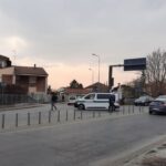 Alessandria: rimorchio perde parte del carico alla rotonda di via Giordano Bruno