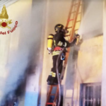 In fiamme cascina a Sale e tetto di una casa a Sarezzano: nessun ferito