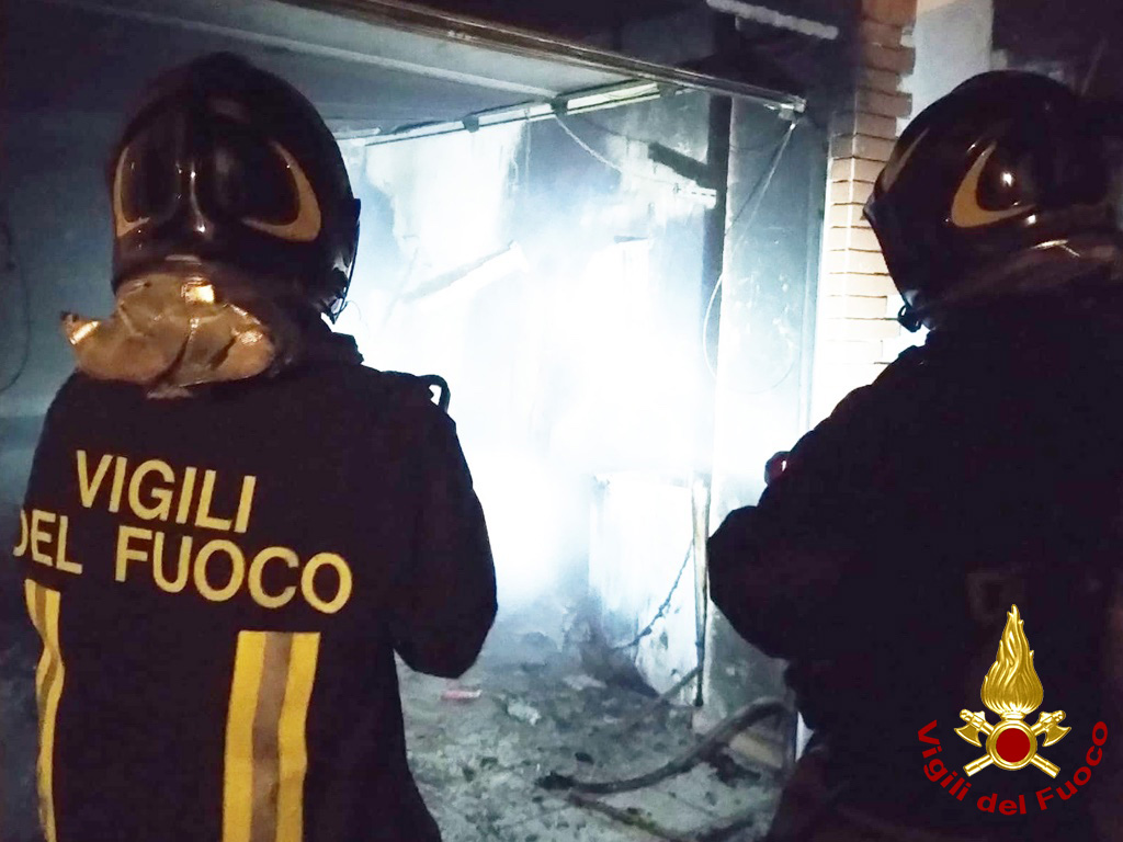 Incendio di un box a Piovera: l'intervento dei Vigili del Fuoco