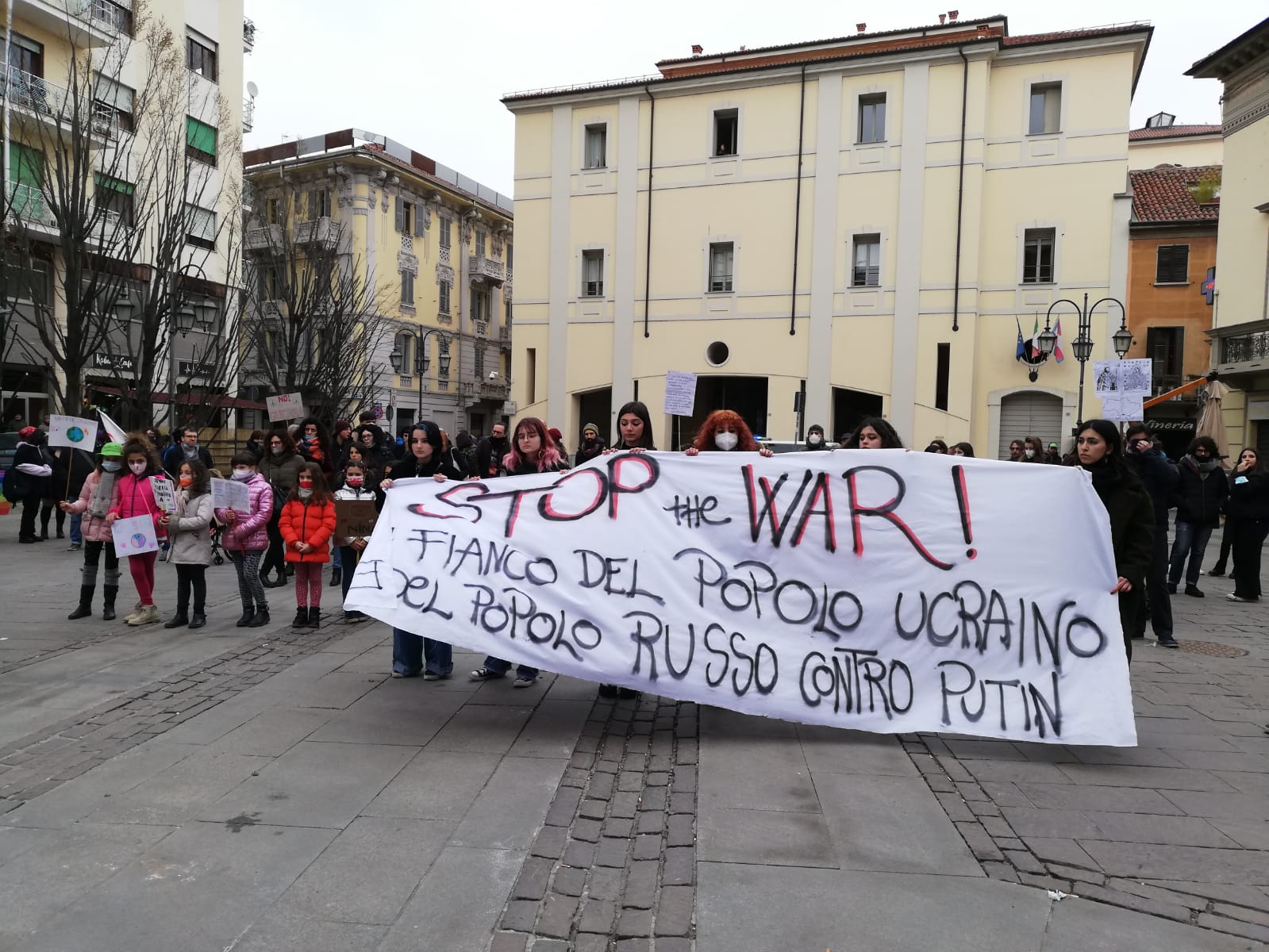 Alessandria scende di nuovo in piazza per dire no alla guerra in Ucraina