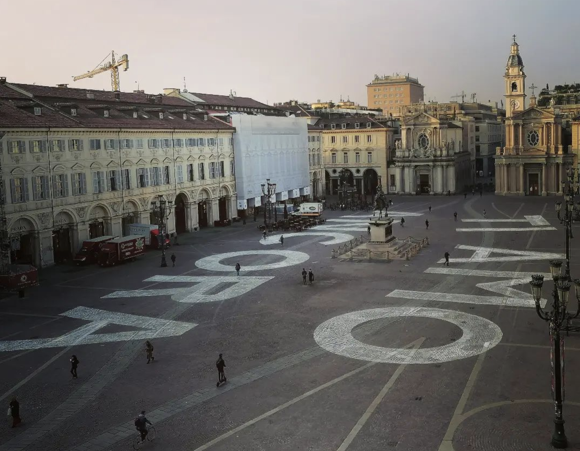 Torino: compare scritta gigante "Ti amo ancora" in piazza San Carlo