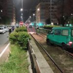 Torino: si incastra sui binari della metropolitana leggera e rifiuta l'alcol test