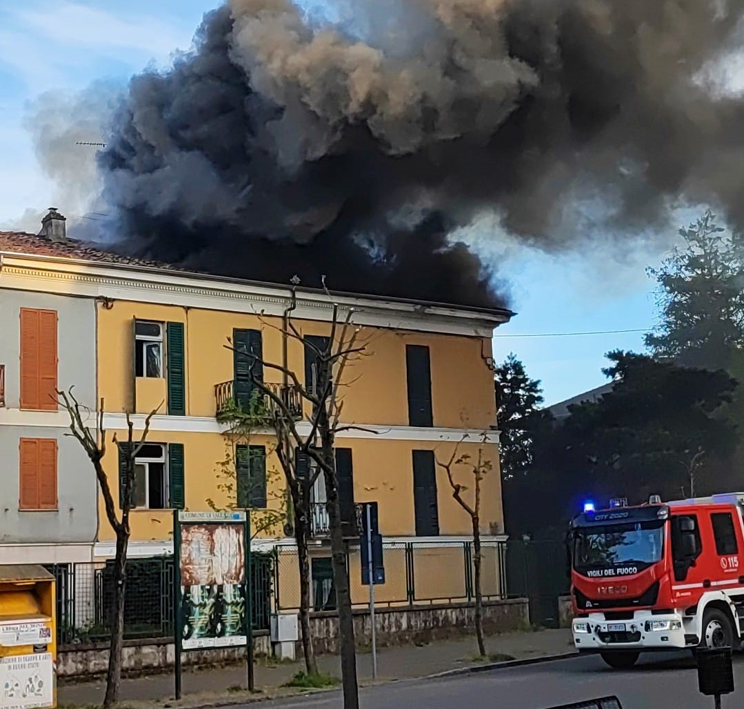 Valenza: incendio in un'abitazione in viale Cellini spento dopo circa 6 ore di lavoro