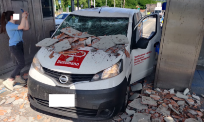 Serravalle Scrivia: cadono calcinacci dalla pensilina del casello autostradale, chiuso per lavori