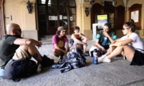 Asti, sit-in di spuntista davanti al Municipio per protesta contro delibera