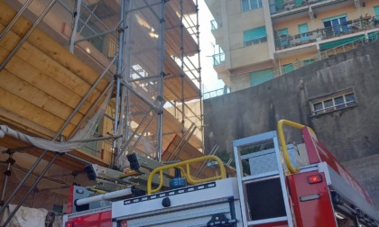 Incendio in una cucina a Genova: ingenti i danni, tutte le abitazioni evacuate