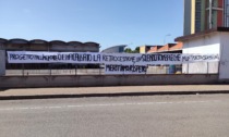 Striscione davanti allo stadio Moccagatta di Alessandria: "Meritiamo rispetto"