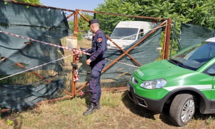 Casale Monferrato: trovati in un'autocarrozzeria centinaia di veicoli in stato di abbandono