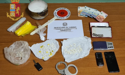 Torino: in casa con droga e materiale per taglio e confezionamento, arrestato