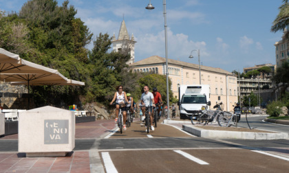 Genova, inaugurazione pista ciclabile in corso Italia. L'assessore Campora: "La più bella d'Italia"