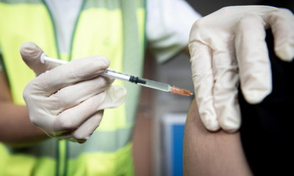Vaccinazioni, da lunedì in Piemonte iniziano le somministrazioni delle nuove dosi anti-Covid19